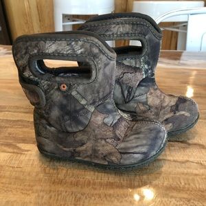 Camo Bogs infant size 7, good condition!